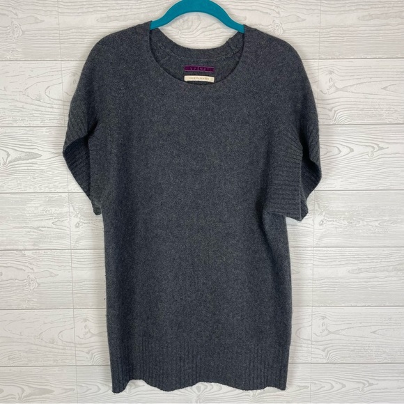 Velvet By Graham & Spencer Gray 100% Cashmere Short Sleeve Sweater Small Petite - Picture 1 of 5